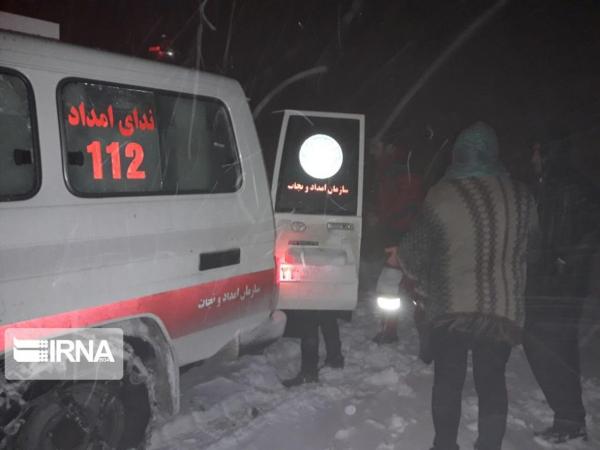 خبرنگاران 40 خودرو و یک دستگاه اتوبوس گرفتار در برف خراسان رضوی امدادرسانی شدند